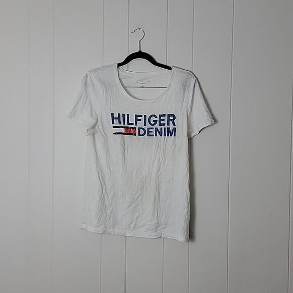 Tommy Hilfiger Tops - TH logo tee
